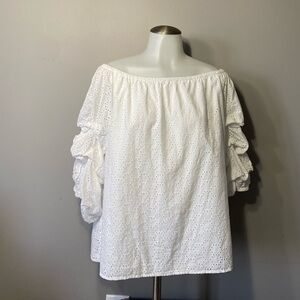 Cece L Eyelet Lace Blouse
Off the shoulder
Pick up bell sleeve detail